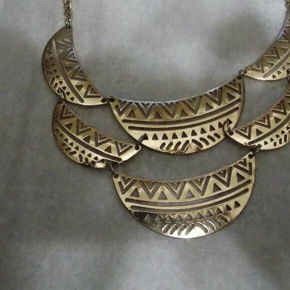 🔥2 for $10🔥 Gold Tone Ethic Boho Bib Necklace - Picture 3 of 3